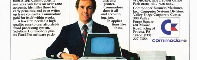 ordinateur vintage des années 80 utilisé pour la publicité