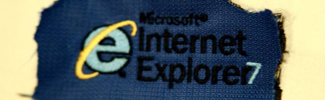 Illustration de l'article : l'emblème de Microsoft avec un pansement.