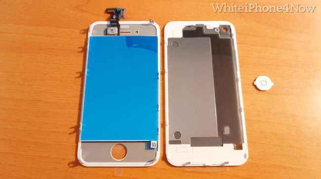 Comparaison entre un véritable iPhone 4 blanc et le kit de conversion contrefaçon
