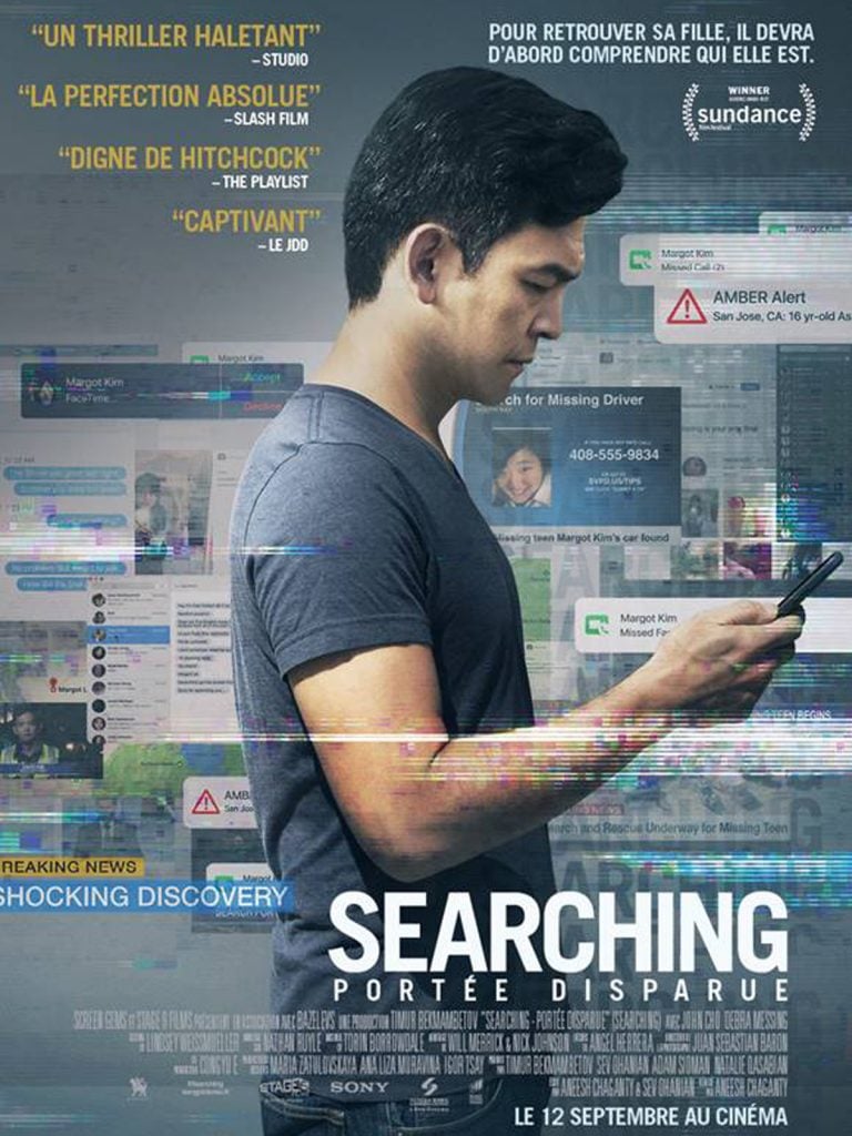 Affiche du film Searching avec un homme regardant un écran d'ordinateur