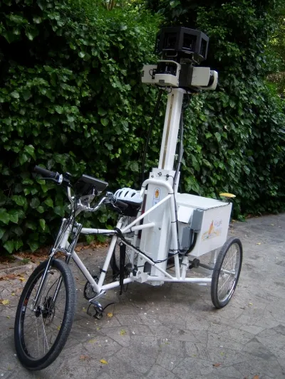 photo d'un employé de Google à vélo