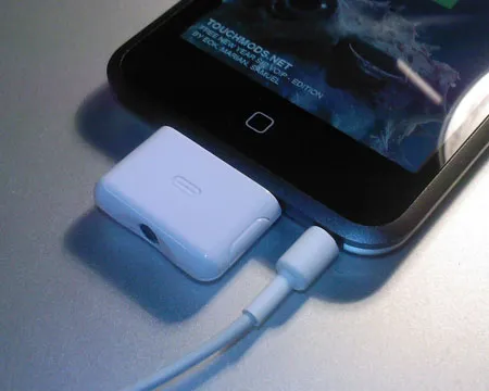 Illustration d'un iPod avec l'application Free SIP en arrière-plan