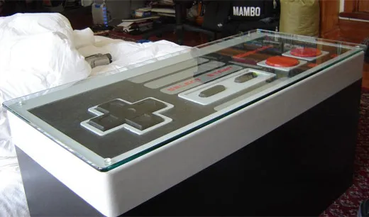 Jeu vidéo vintage sur une NES utilisée comme table basse pour l'apéro