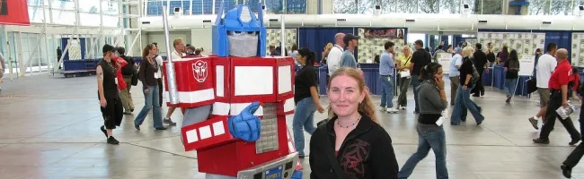 Robot transformable en voiture rouge de marque Transformers