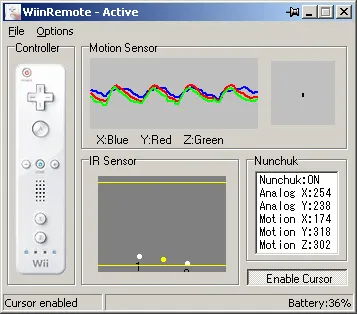 Image d'une personne utilisant une Wiimote comme souris pour ordinateur