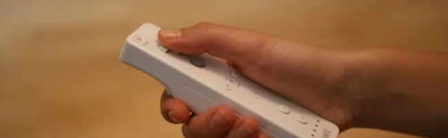 Image d'une Wiimote avec un pistolet attaché